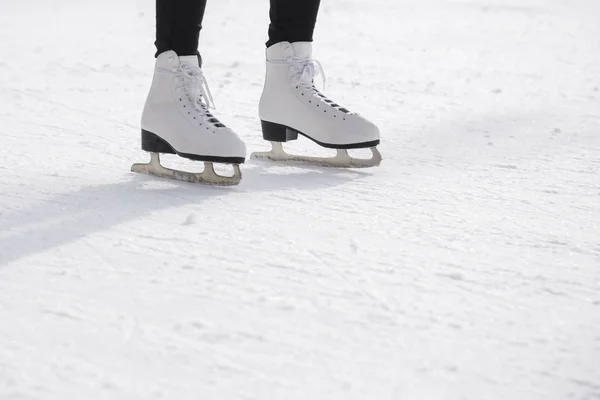 Young Woman Ice Skating Ice Rink — Stock Photo, Image