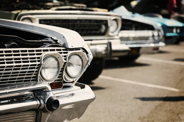 Дисплей Старых Американских Автомобилей — стоковое фото