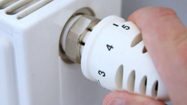 Isıtma termostatına elle ayar