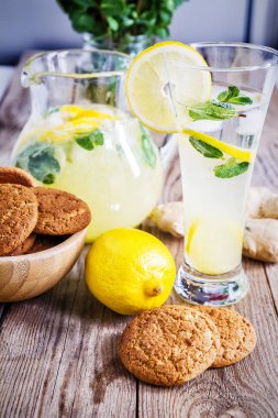 ev yapımı limonata bardak yakın çekim