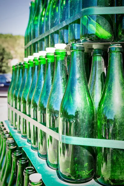 Pirámide de botellas vacías de champán —  Fotos de Stock