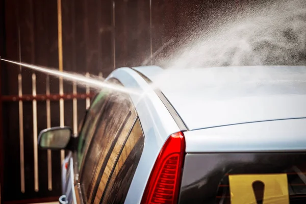 Manual car wash with pressurized water — Stock Photo, Image