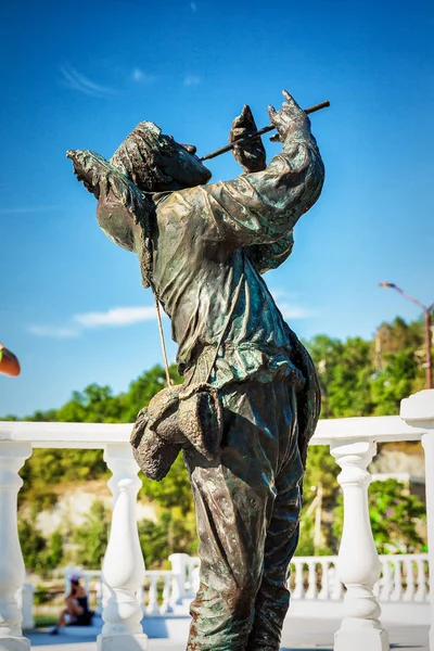 ABRAU DURSO, RUSSIA - 27 agosto 2015: Monumento del cantante sovietico Leonid Utesov — Foto Stock