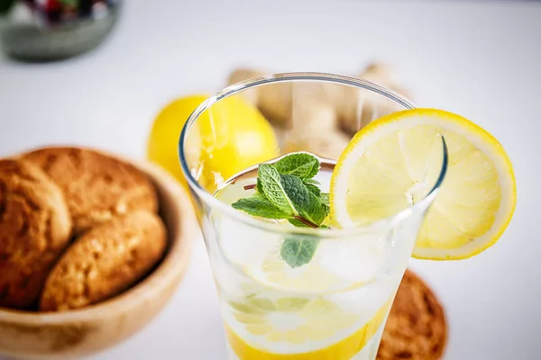 Glas hausgemachte Limonade — Stockfoto