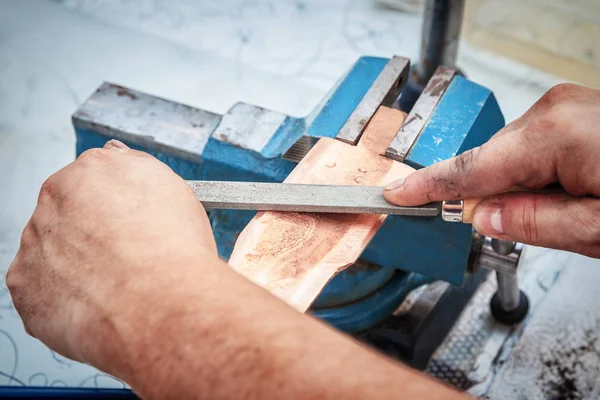 Grinding the copper billet with a file — Stock Photo, Image