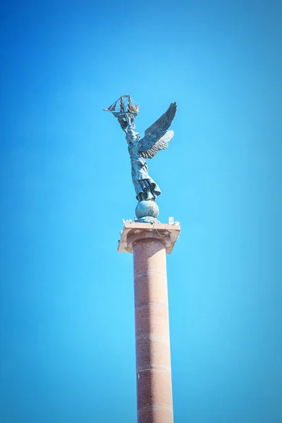 Novorossiysk, Rusia - 2 de mayo de 2016: Plaza del Foro. Estela Mar Gloria de Rusia . —  Fotos de Stock