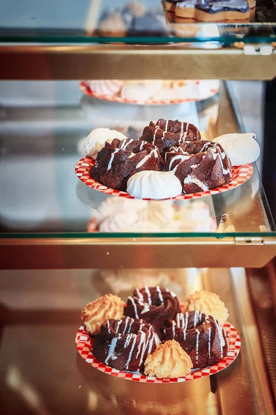 Torte in vetrina — Foto Stock