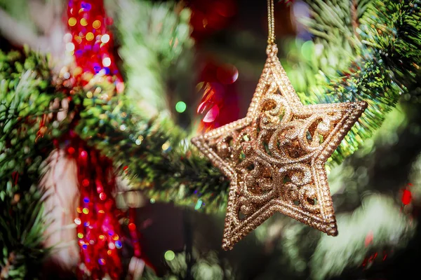 Golden star on the christmas tree — Stock Photo, Image