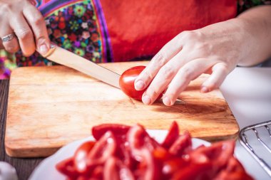 Domates Dilimleme kadın