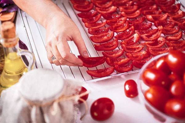 Kurutulmuş domates hazırlanıyor — Stok fotoğraf