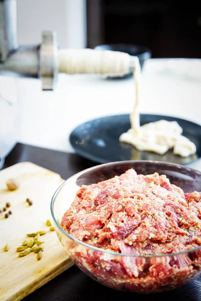 Домашняя колбаса — стоковое фото