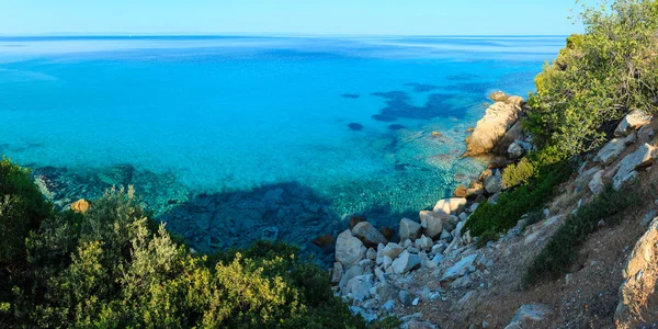 Manhã Verão Mar Egeu Costa Com Árvore Costa Rochosa Nikiti — Fotografia de Stock