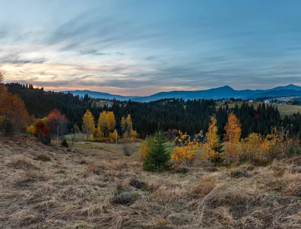 Crepúsculo Por Noche Montañas Los Cárpatos Aldeas Las Laderas Yablunytsia —  Fotos de Stock