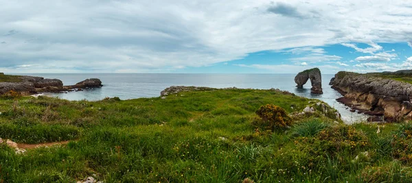 Βράχια Και Φαράγγι Στην Πόλη Του Llanes Villahormes Νησάκι Γνωστό — Φωτογραφία Αρχείου