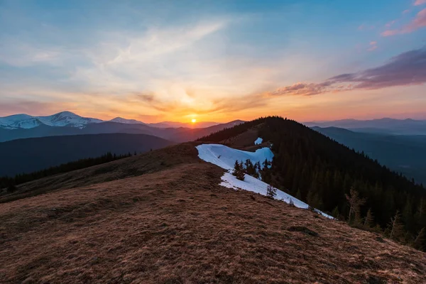 Paisagem Pôr Sol Colorido Primavera Montanhas Dos Cárpatos Ucrânia Europa — Fotografia de Stock