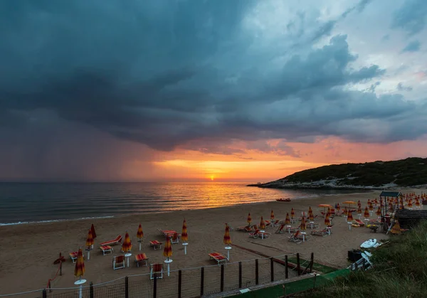 Letní Večerní Slunce Pláže Spiaggia Sfinale Jaderského Moře Oblast Vieste — Stock fotografie