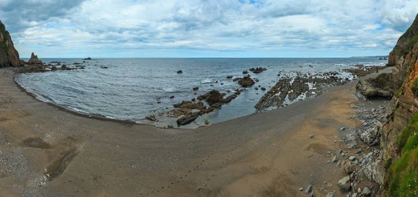 Sandy Cadavedo Strand Med Klippformationer Sommaren Atlanten Kusten Asturien Spanien — Stockfoto