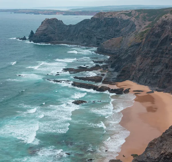 Plaja Nisip Crestături Pietroase Vedere Vreme Coasta Stâncoasă Atlanticului Vară — Fotografie, imagine de stoc