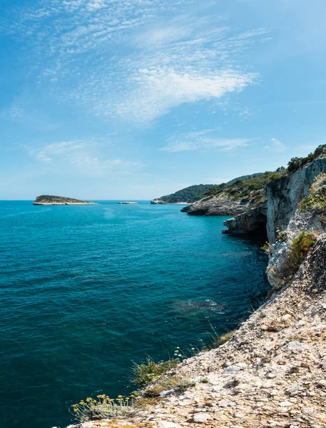 Летний Скалистый Берег Моря Baia Campi Vieste Isola Campi Полуострове — стоковое фото