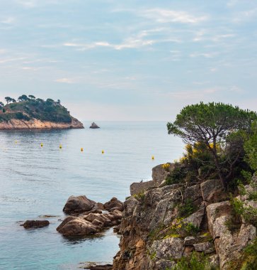 Yaz sabahı Yalı manzara Palamos, Girona, Costa Brava, İspanya.