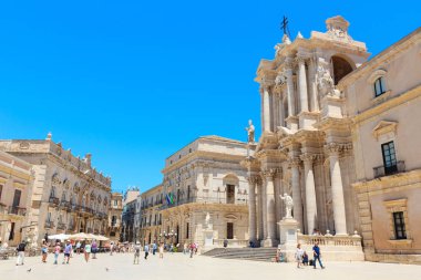 Syracuse, İtalya - 12 Haziran 2016: Ortigia Adası'nda Syracuse şehir sokak görünümü, Sicilya, İtalya. Güzel seyahat fotoğraf Sicilya.