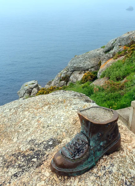 Fisterra Španělsko Května 2016 Boot Pilgrim Monument Mys Fisterra Costa — Stock fotografie