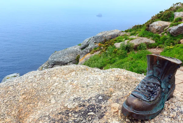 Fisterra Spain May 2016 Boot Pilgrim Monument Cape Fisterra Costa — Stock Photo, Image