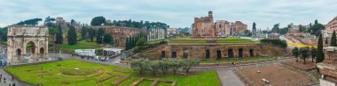 Rome, İtalya - 08 Ocak 2015: Kalıntıları Roma Forumu Roma, İtalya. Üç atış dikiş yüksek çözünürlüklü panorama.