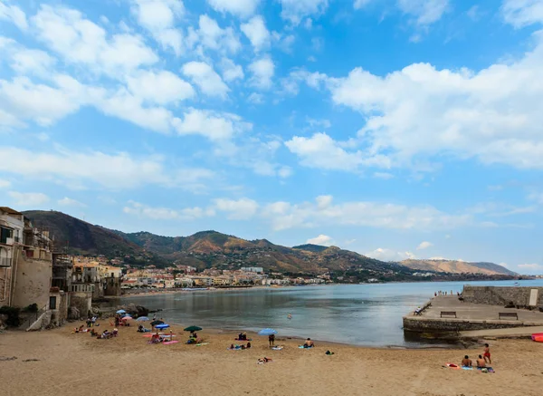 Cefalu Italia Junio 2017 Hermosa Ciudad Vieja Playa Vista Puerto —  Fotos de Stock