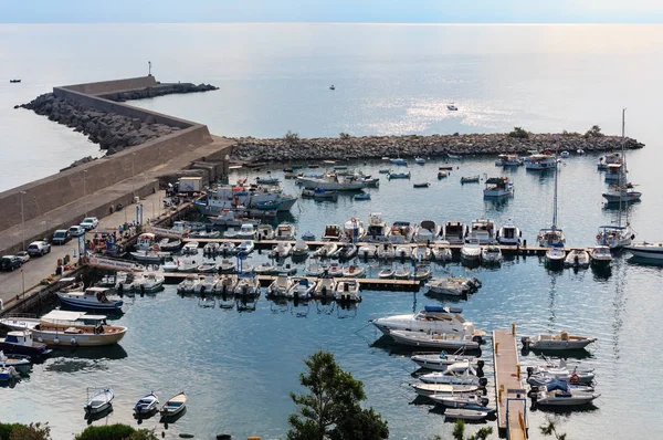 Cefalu Itália Junho 2017 Cais Marina Com Vista Costeira Para — Fotografia de Stock