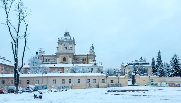 乌克兰利沃夫 2017年12月04日 圣乔治大教堂 1746 1762 由建筑师伯纳德 Meretyn 和雕刻家 Pinsel 多云清晨冬季景观 — 图库照片