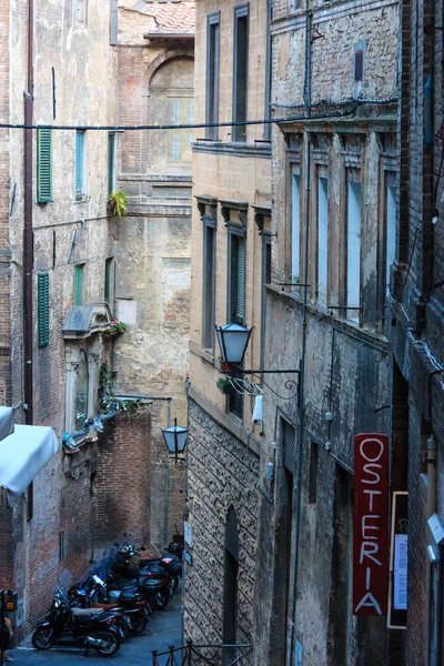 Siena Talya Haziran 2017 Yaz Talyan Ortaçağdan Kalma Şehir Sokak — Stok fotoğraf