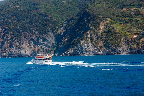 Vernazza Olaszország 2017 Június Szép Nyári Kilátás Hajó Kirándulás Híres — Stock Fotó