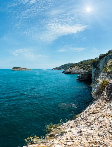Sonnige Sommer Felsige Meeresküste Baia Campi Vieste Und Isola Campi — Stockfoto
