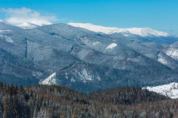 Pintoresca Vista Montaña Invierno Desde Pendiente Montaña Skupova Ucrania Vista —  Fotos de Stock