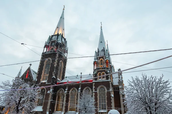 Schön Erleuchtete Frühmorgendliche Winterkirche Von Sts Olha Und Elizabeth Lviv — Stockfoto