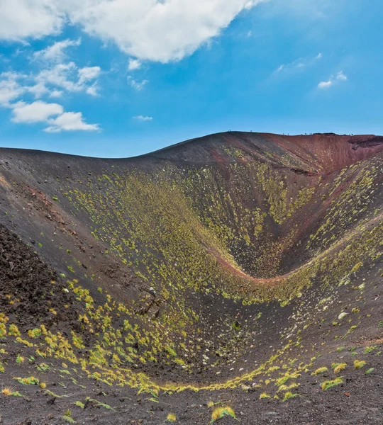 Ścieżka Między Góry Wulkan Etna Lato Kraterów Sycylia Włochy Ludzie — Zdjęcie stockowe
