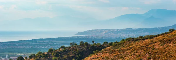Cosenza Sahil Yaz Görünümünden Dağ Tepe Tepe Yukarıda Tiren Denizi — Stok fotoğraf