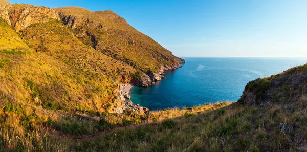 Paradiesische Meeresbucht Mit Azurblauem Wasser Und Strand Blick Vom Küstenweg — Stockfoto