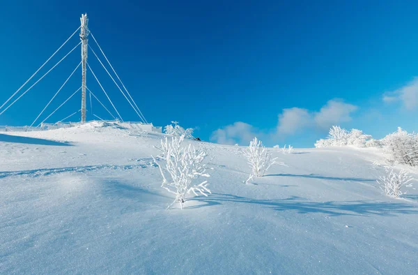 Vackra Vinter Rimfrost Frosting Träd Kommunikation Torn Och Snödrivor Bergets — Stockfoto