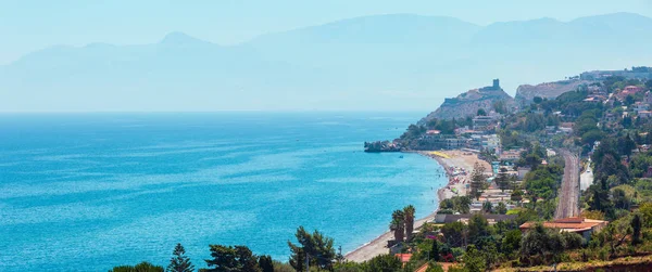 紺碧のティレニア海湾とカポ ペペローニの岩海岸高速道路道路 E90 パレルモ地区 シチリア島 イタリアからの眺め が認識 — ストック写真