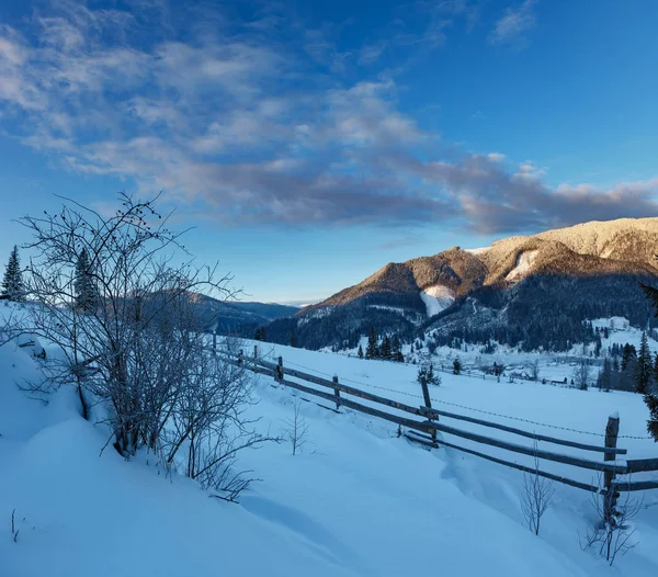 Nascer Sol Manhã Crepúsculo Inverno Cárpatos Montanha Aldeia Zelene Black — Fotografia de Stock