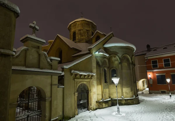 Den Armenske Oldtidskirken Lviv Ukraina Vakker Vinterby Skumringen – stockfoto