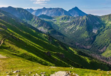 Tatra Mountain (Polonya) üstten görünüm Kasprowy Wierch aralığından.