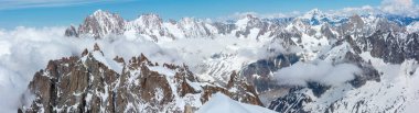 Mont Blanc kayalık dağ massif yaz görünümü Aiguille du Midi Dağı, Chamonix, French Alps