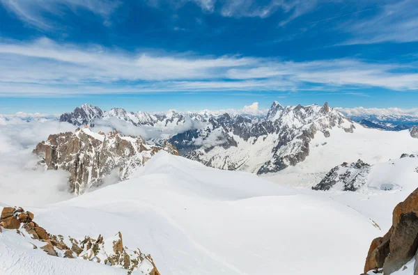 Mont Blanc kayalık dağ massif yaz görünümü Aiguille du Midi Dağı, Chamonix, French Alps