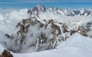 Mont Blanc kayalık dağ massif yaz görünümü Aiguille du Midi Dağı, Chamonix, French Alps