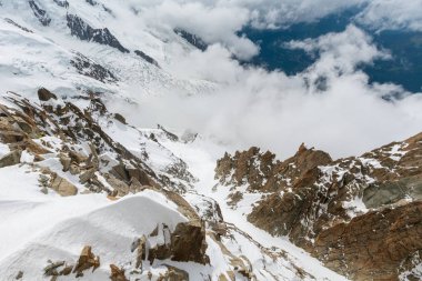 Mont Blanc kayalık dağ massif yaz görünümü Aiguille du Midi Dağı, Chamonix, French Alps