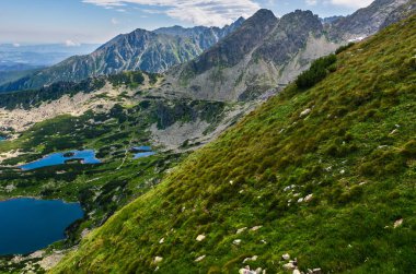 Buzul gölleri grubuna Tatra Mountain, Polonya, görünümden Kasprowy Wierch aralığı.