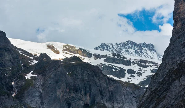 Alpes Été Paysage Montagne Avec Des Sommets Rocheux Enneigés Loin — Photo
